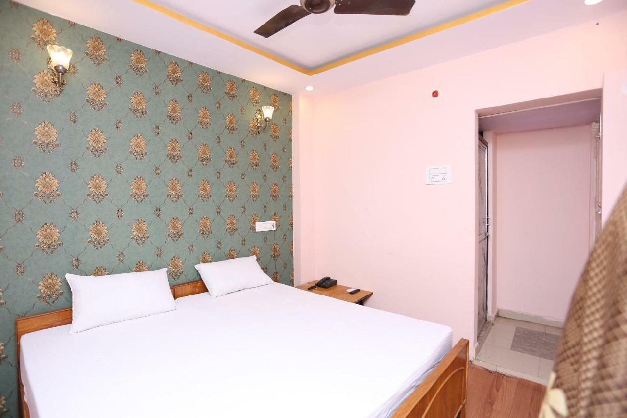 Spot On 45585 Aakash Ganga Hotel 3*