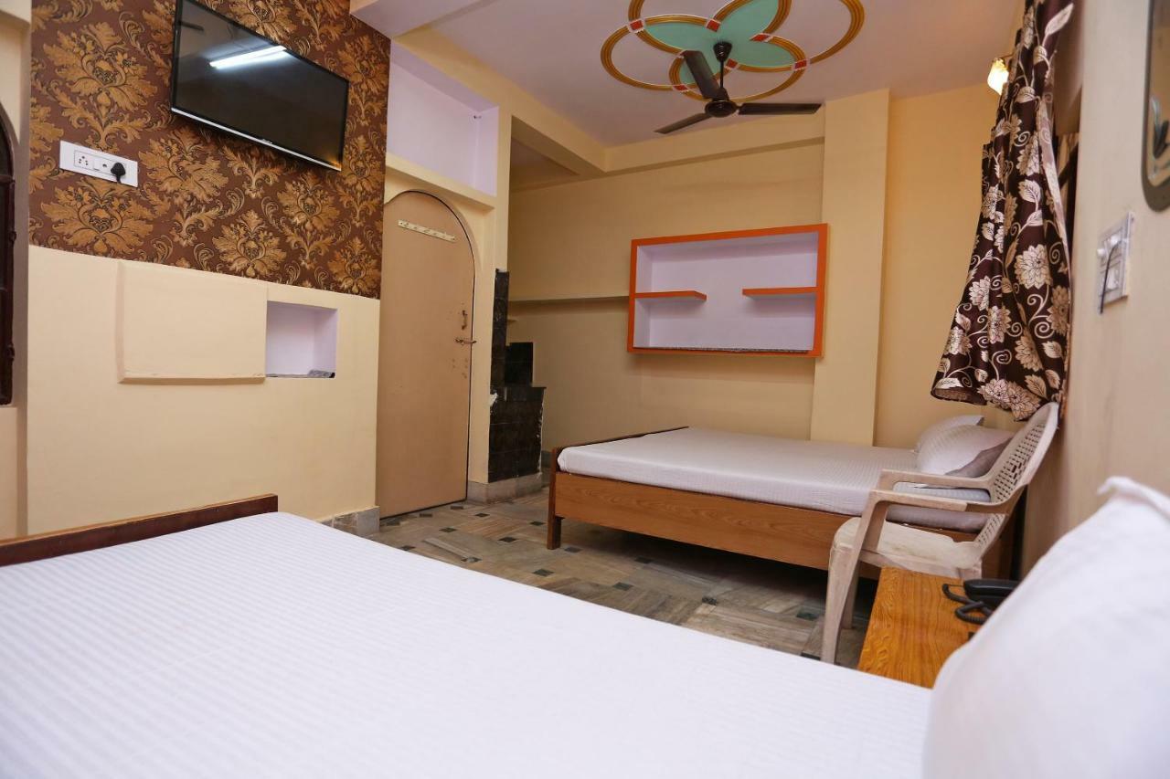 Spot On 45585 Aakash Ganga 3* Varanasi