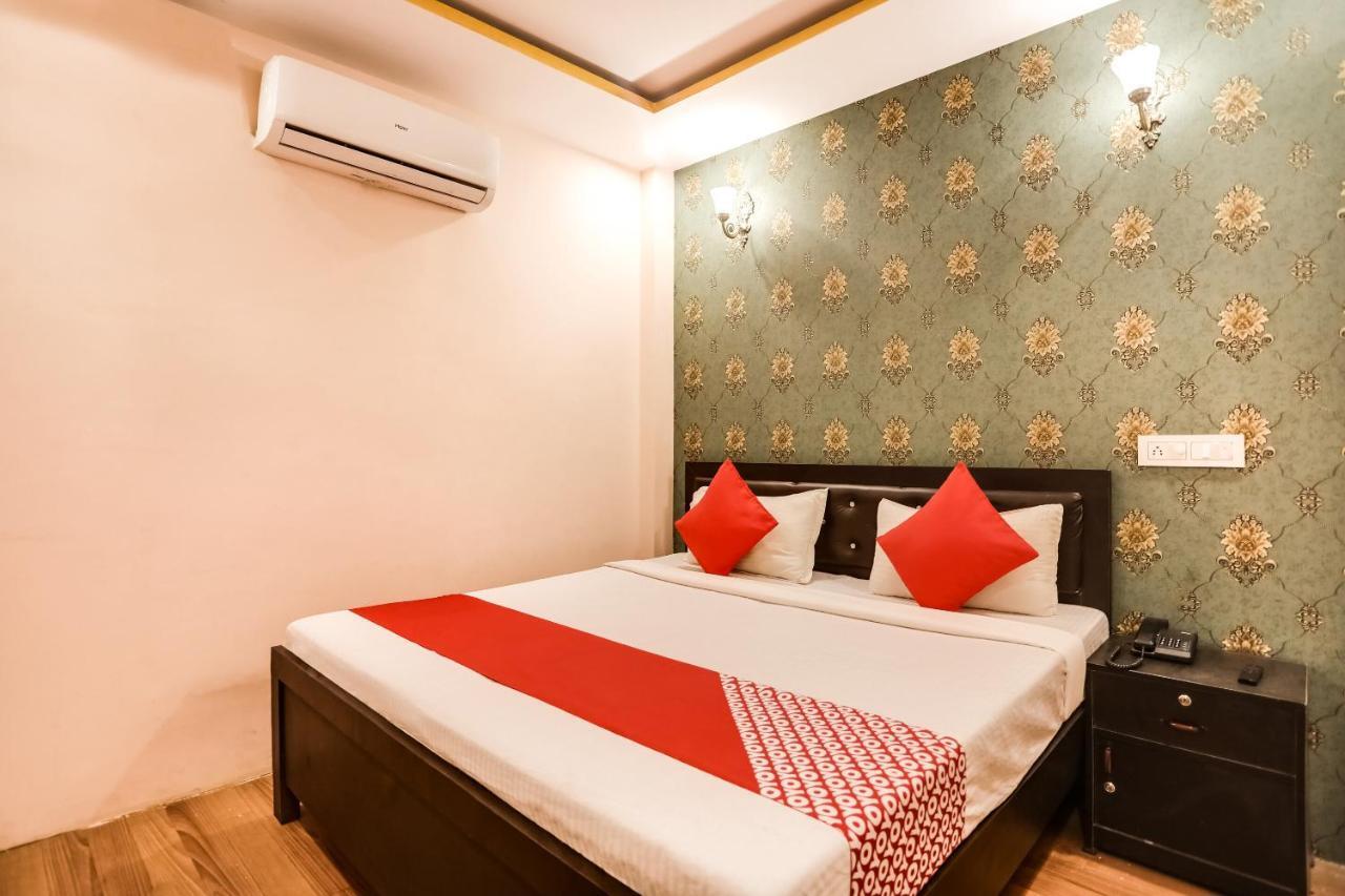 Spot On 45585 Aakash Ganga Hotel